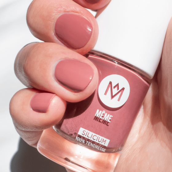 Le vernis rose tendresse MÊME