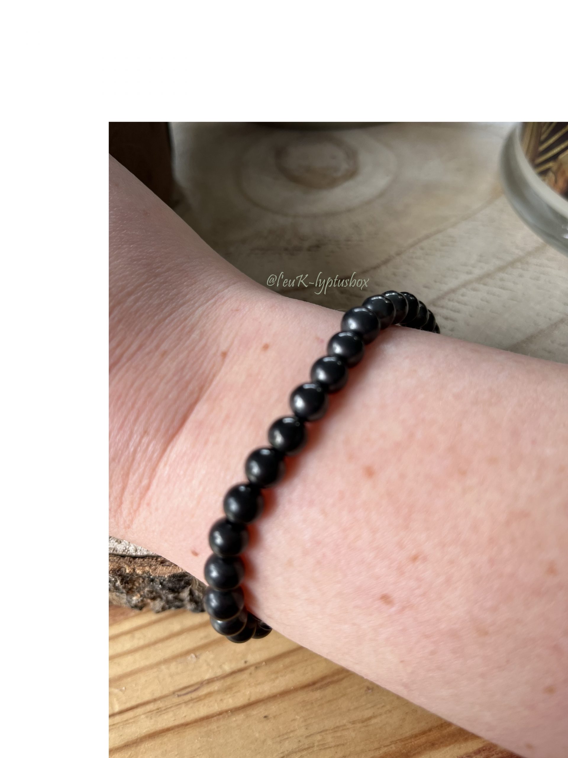 Bracelet en Shungite porté